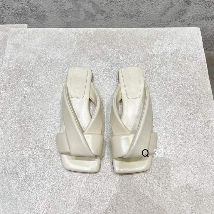 Picture of Bottega Slippers _SKUBVsz35-40YY04023334
